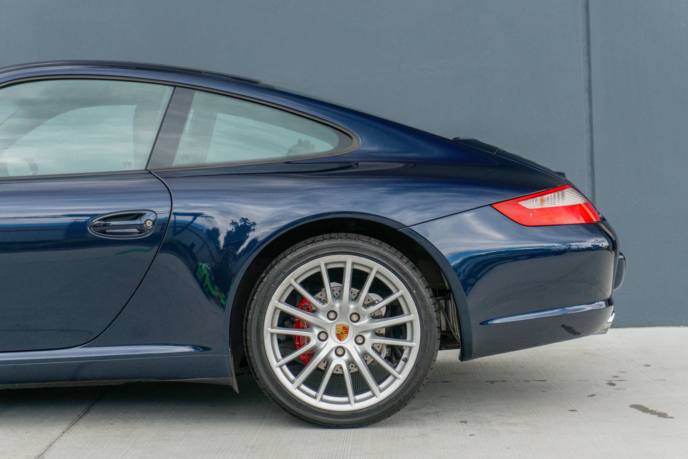 Used 2005 Porsche 911 Carrera RWD image 18