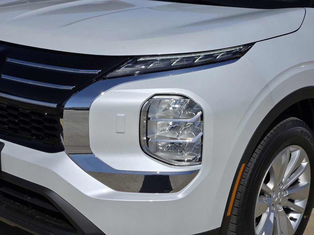 New 2026 Mitsubishi Outlander ES image 6