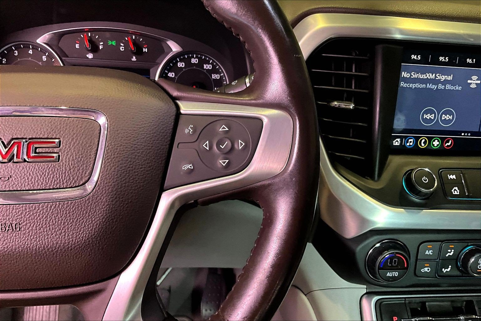 Used 2020 GMC Acadia SLE AWD/4WD image 13