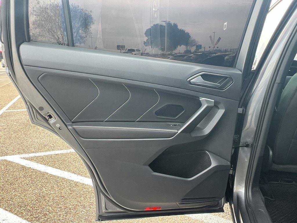 Used 2024 Volkswagen Tiguan SE R-Line image 12