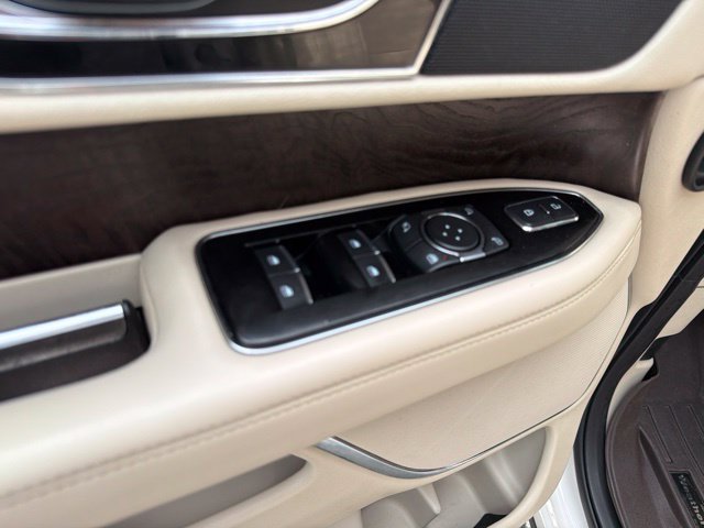 Used 2018 Lincoln Navigator Select w/ Technology Package AWD/4WD image 13