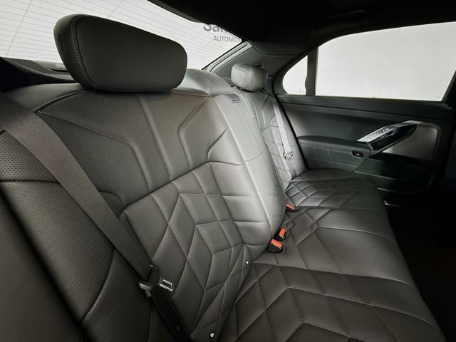 Used 2025 BMW 760i xDrive AWD/4WD image 28