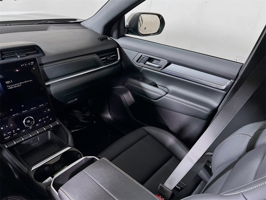 Used 2025 GMC Terrain Elevation w/ Elevation Premium Package image 21