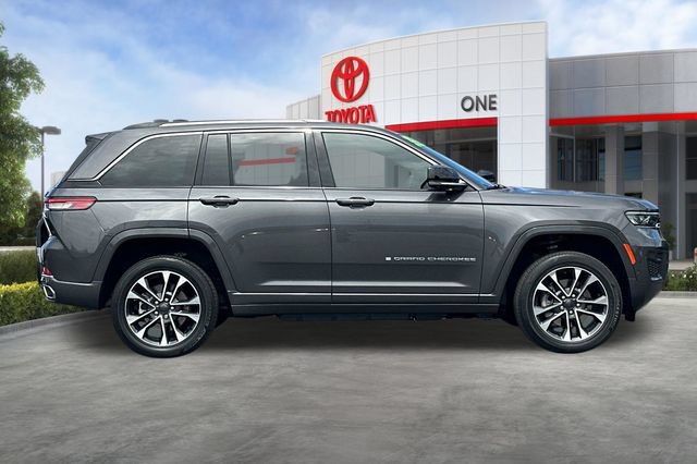 Used 2023 Jeep Grand Cherokee Overland w/ Advanced Protech Group III AWD/4WD image 3