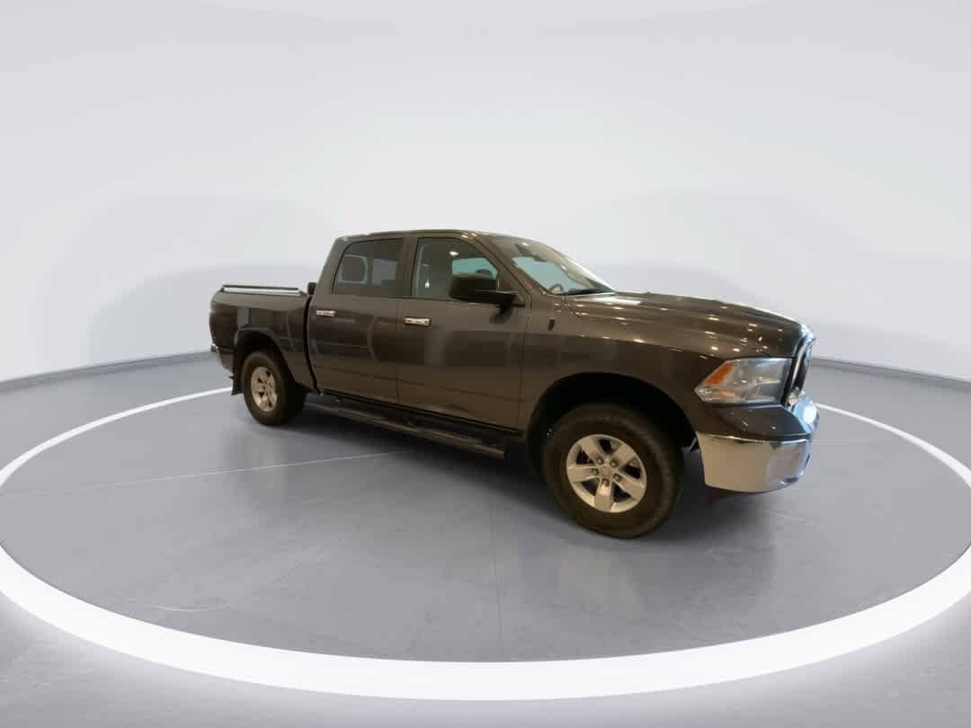 Used 2017 RAM 1500 Classic SLT AWD/4WD image 2
