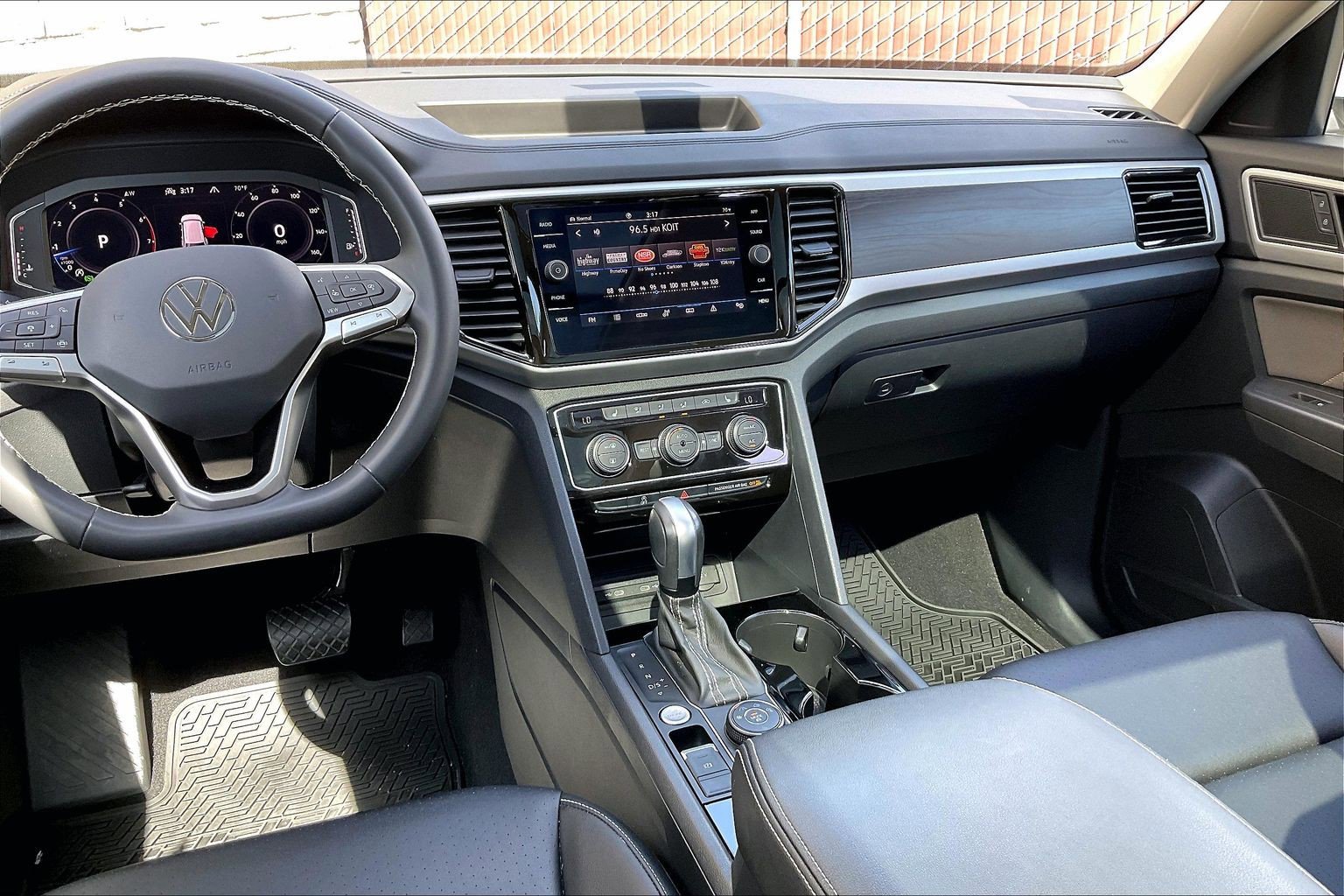 Certified 2023 Volkswagen Atlas SE w/ Panoramic Sunroof Package AWD/4WD image 5