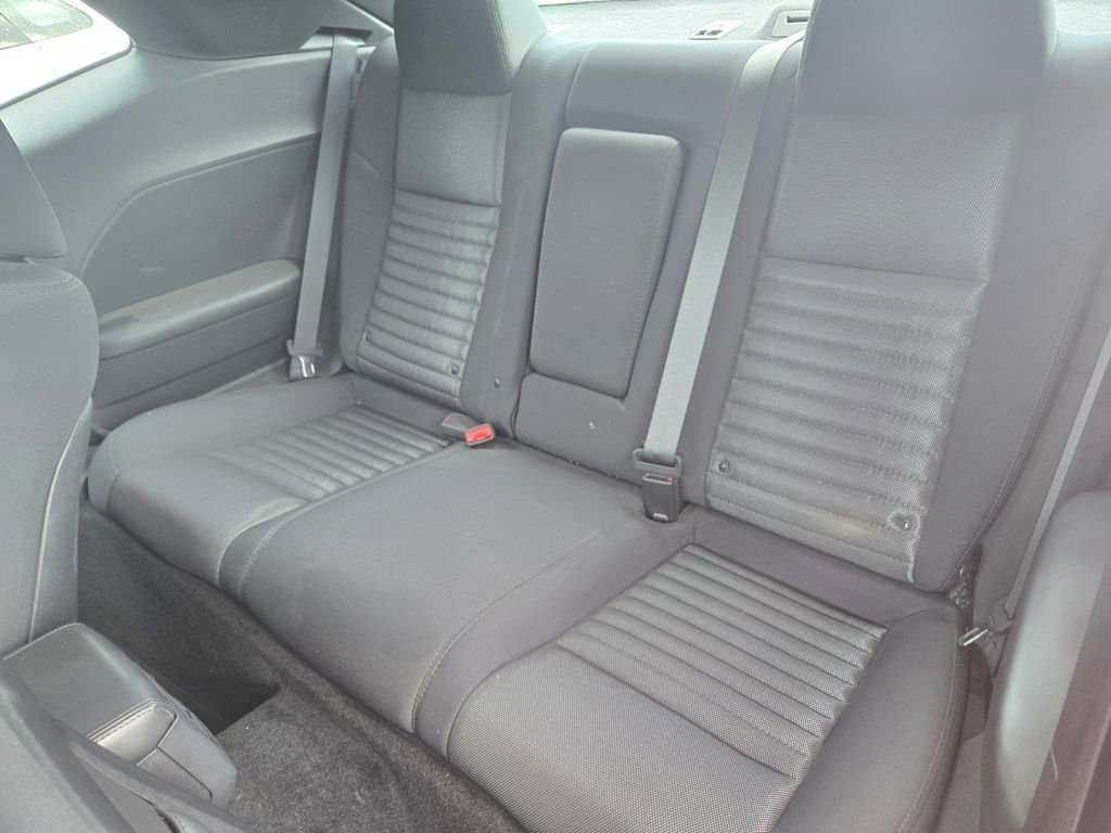 Used 2014 Dodge Challenger R/T RWD image 7