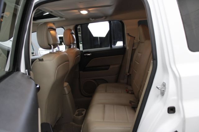 Used 2016 Jeep Patriot High Altitude FWD image 19