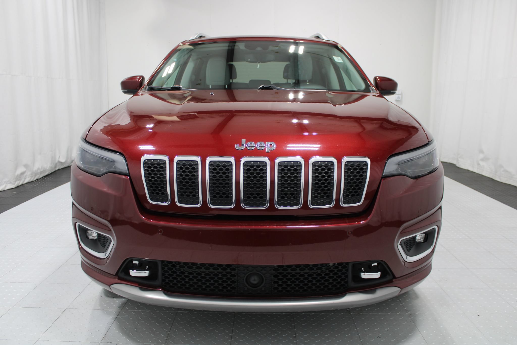 Used 2019 Jeep Cherokee Overland w/ Technology Group AWD/4WD image 3