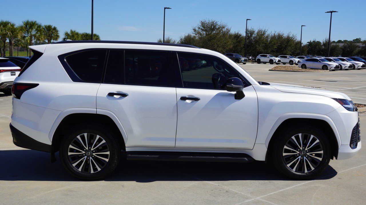 Used 2023 Lexus LX 600 4WD w/ Appearance Package image 4