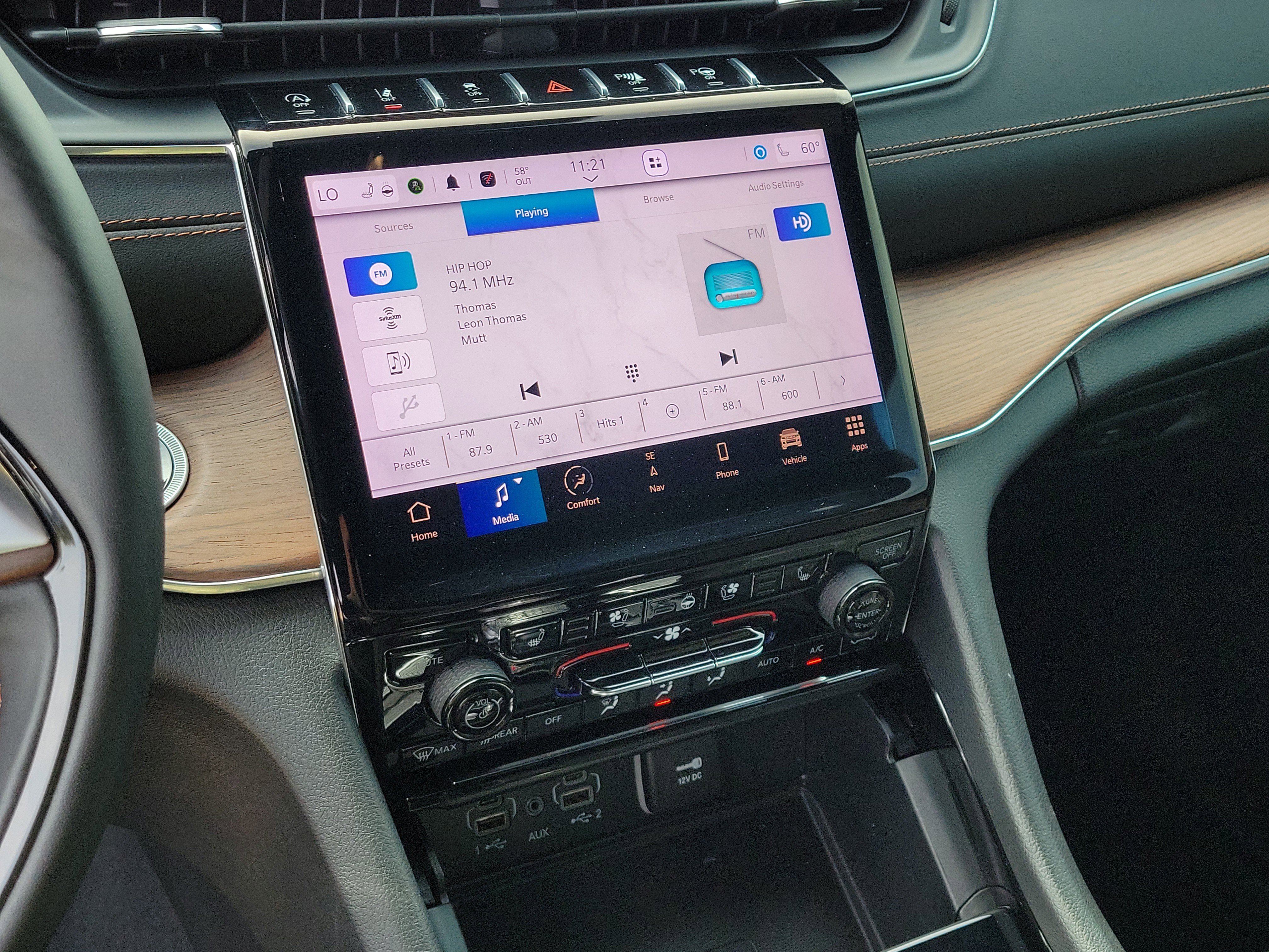 Used 2024 Jeep Grand Cherokee Summit w/ Luxury Tech Group V image 27