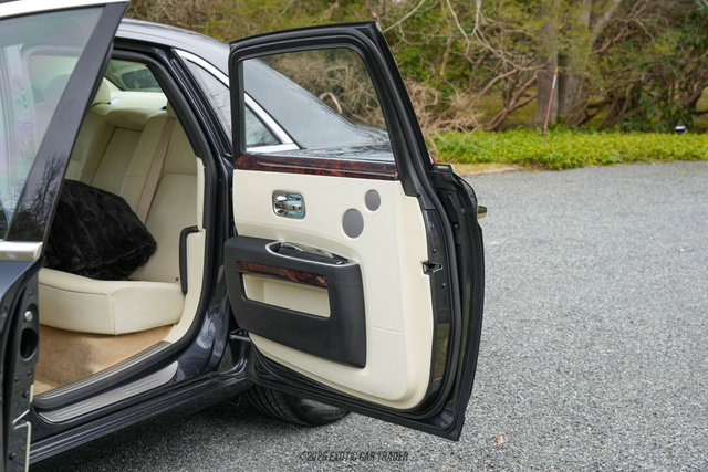 Used 2011 Rolls-Royce Ghost image 32