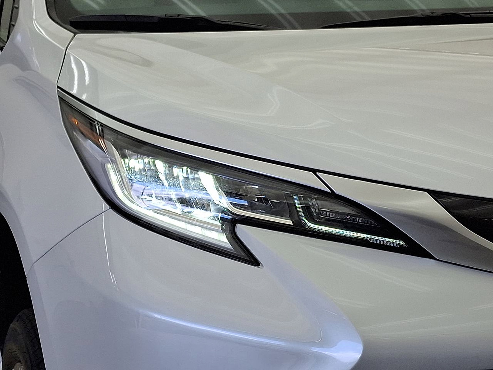 Used 2026 Toyota Sienna Limited FWD image 28