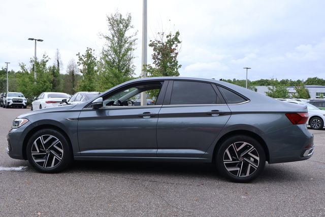 Certified 2022 Volkswagen Jetta SEL image 5