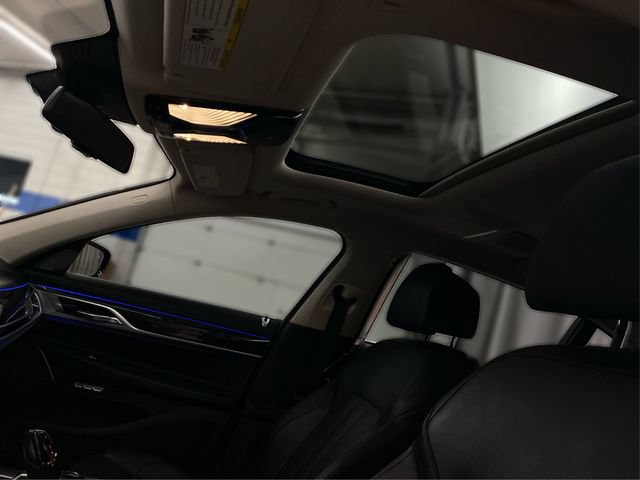 Used 2018 BMW 740i xDrive AWD/4WD image 27