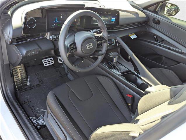 New 2025 Hyundai Elantra SEL image 3