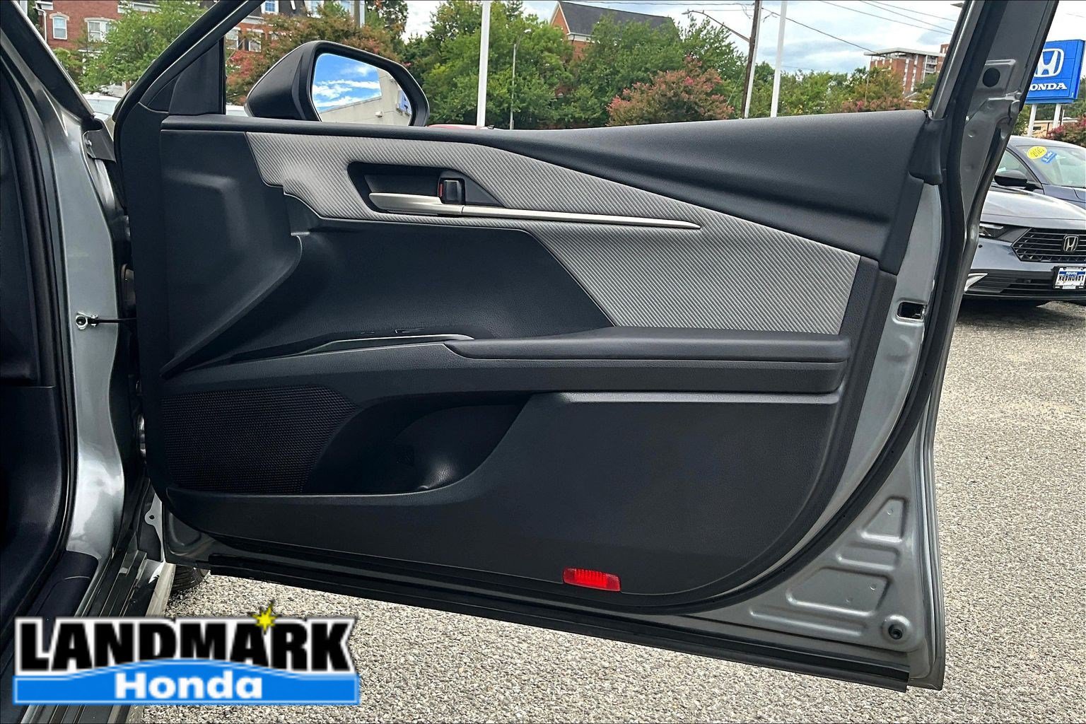 Used 2025 Toyota Camry SE FWD image 17