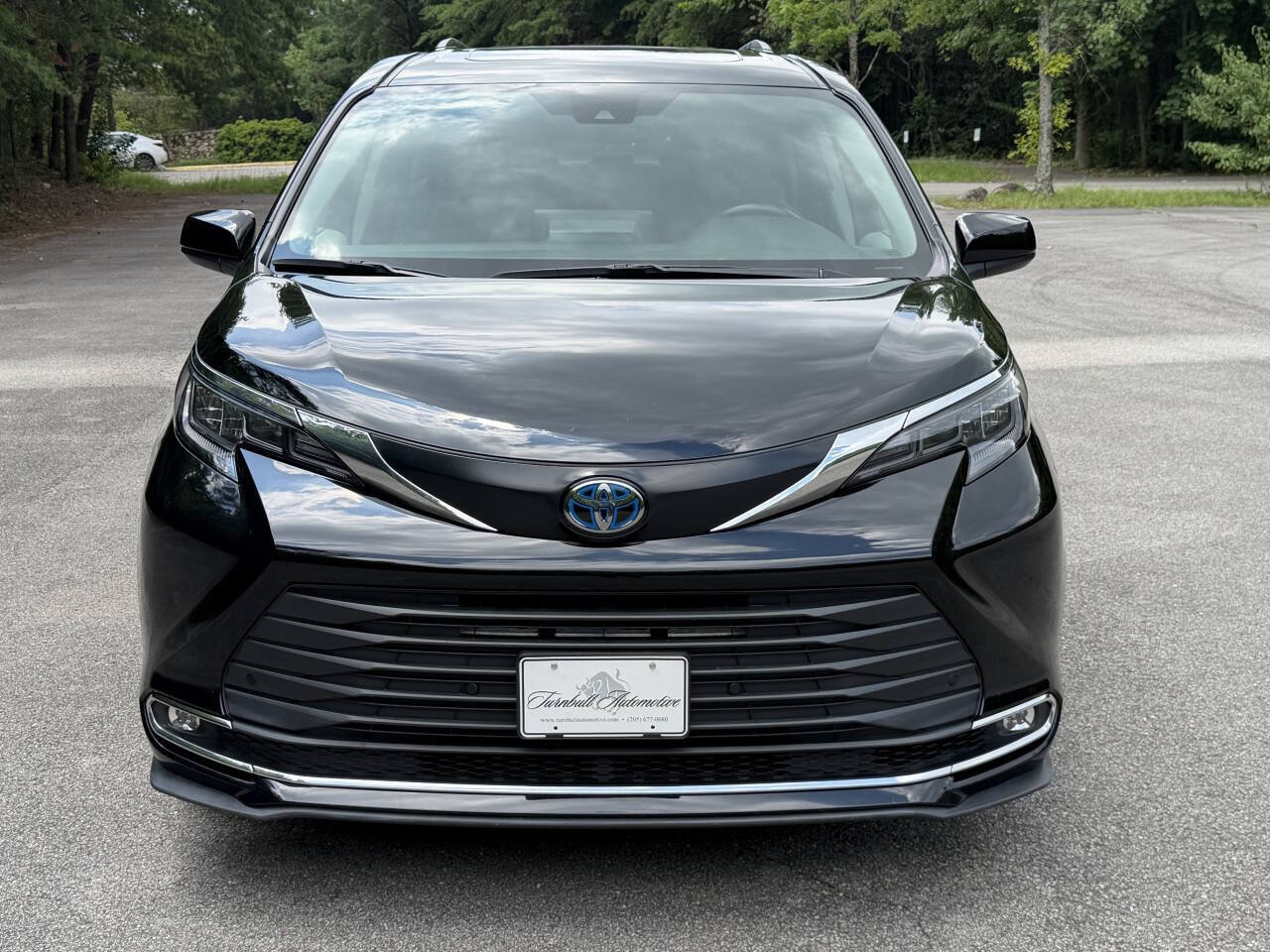 Used 2024 Toyota Sienna XLE FWD image 8