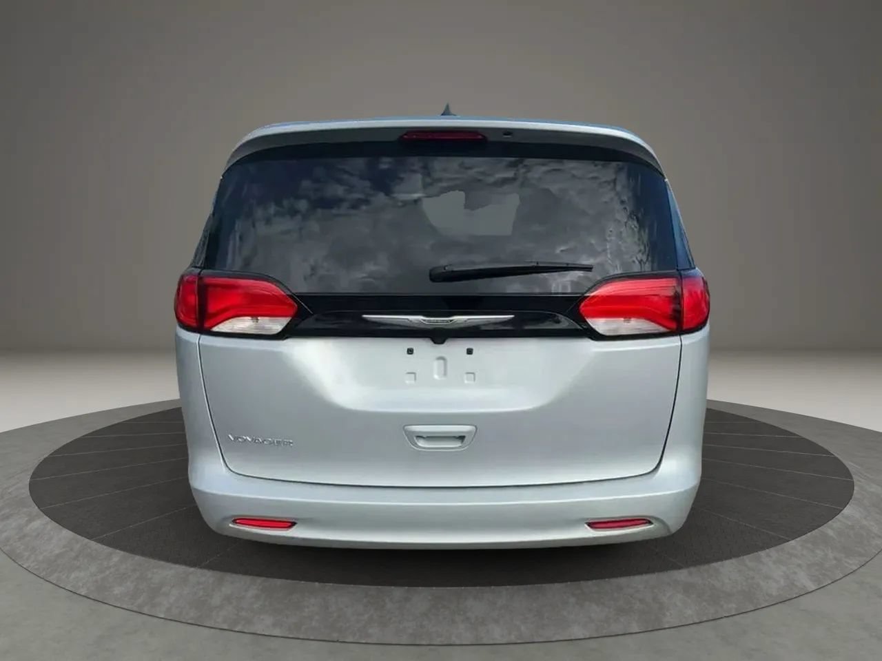 Used 2023 Chrysler Voyager LX FWD image 5