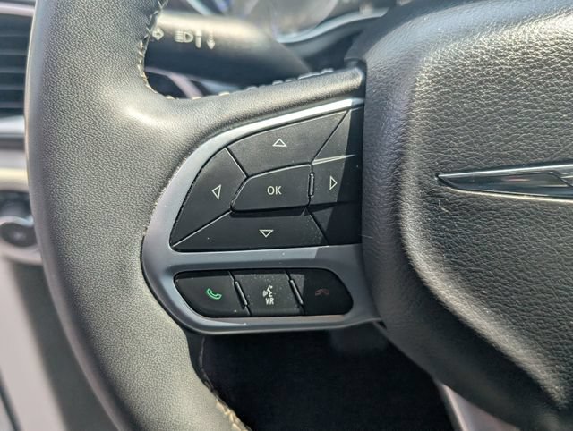 Used 2024 Chrysler Pacifica Touring-L FWD image 15