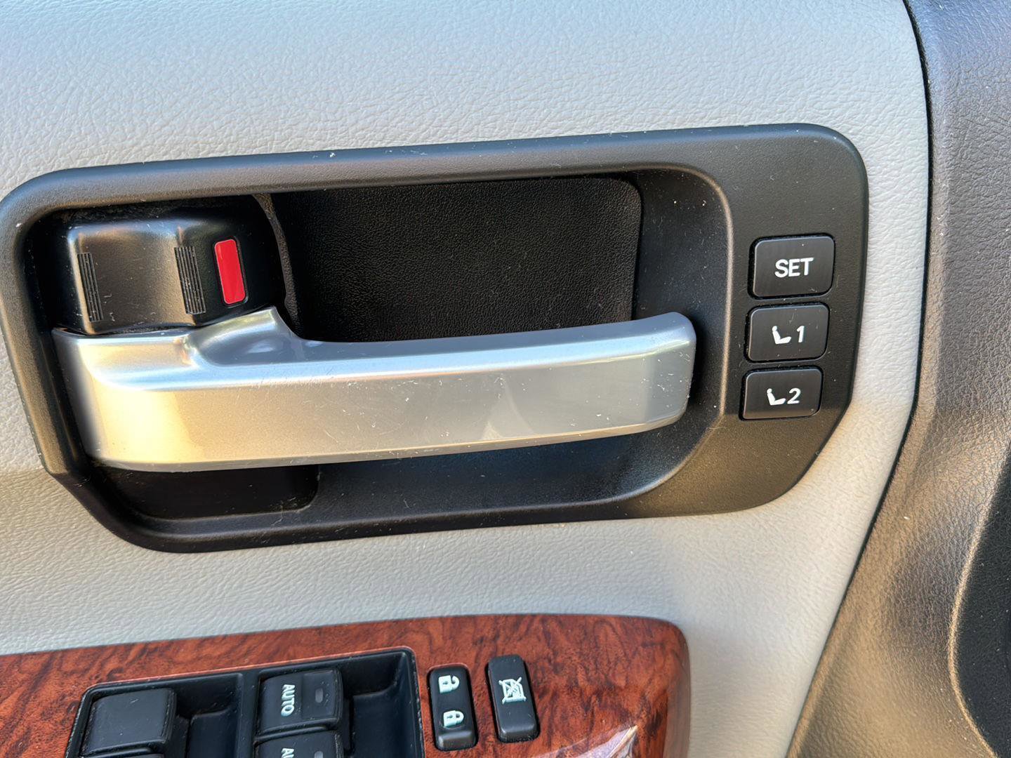 Used 2019 Toyota Sequoia Platinum AWD/4WD image 12