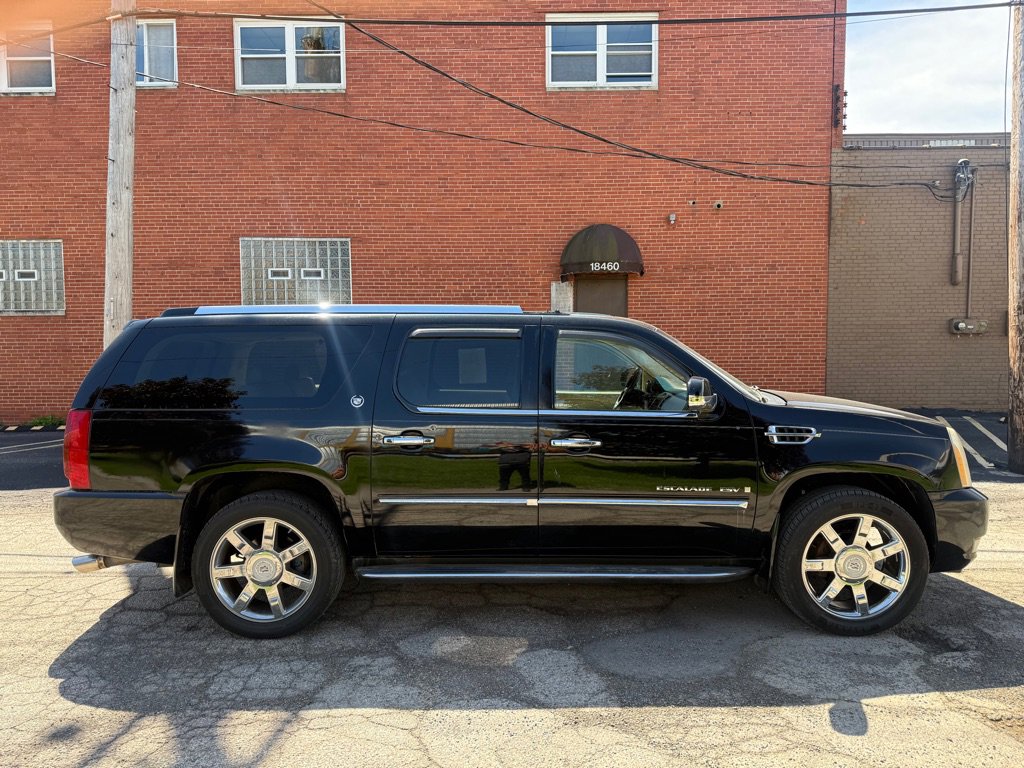 Used 2007 Cadillac Escalade ESV AWD image 2