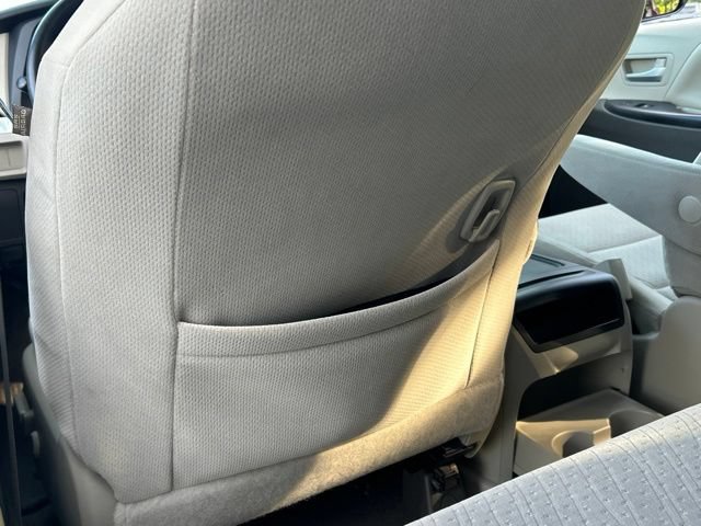 Used 2015 Toyota Sienna LE FWD image 42