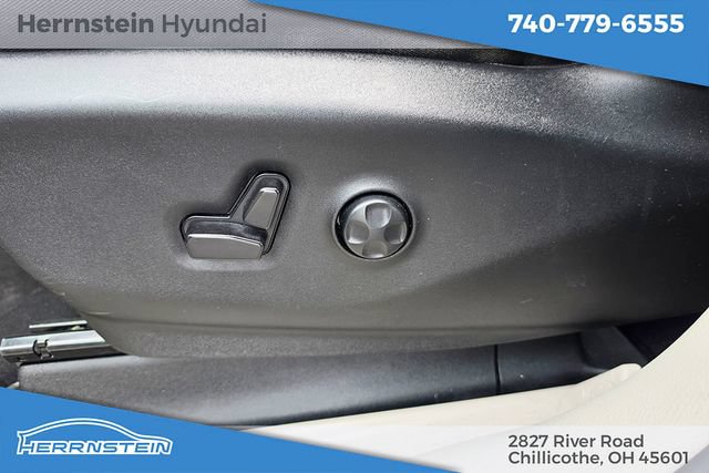 Used 2023 Chrysler Voyager LX FWD image 16