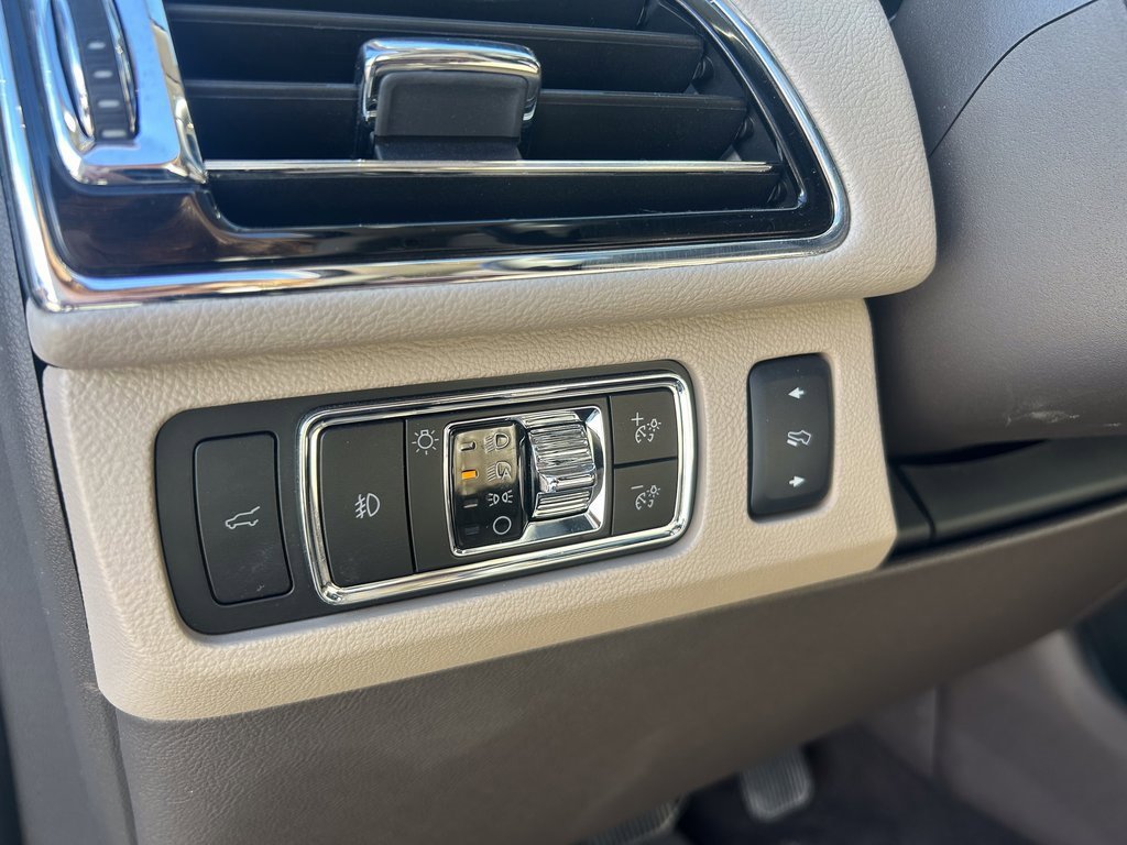 Used 2023 Lincoln Navigator Reserve image 9