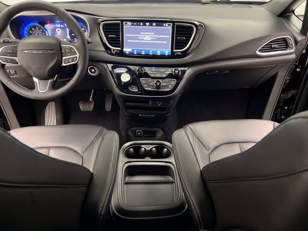Used 2027 Chrysler Pacifica Select FWD image 53