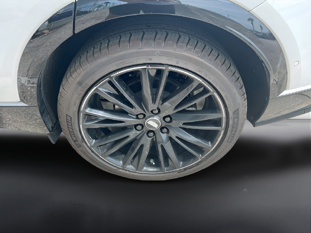 Used 2025 Cadillac Lyriq Luxury w/ LPO, Floor Liner Package AWD/4WD image 31