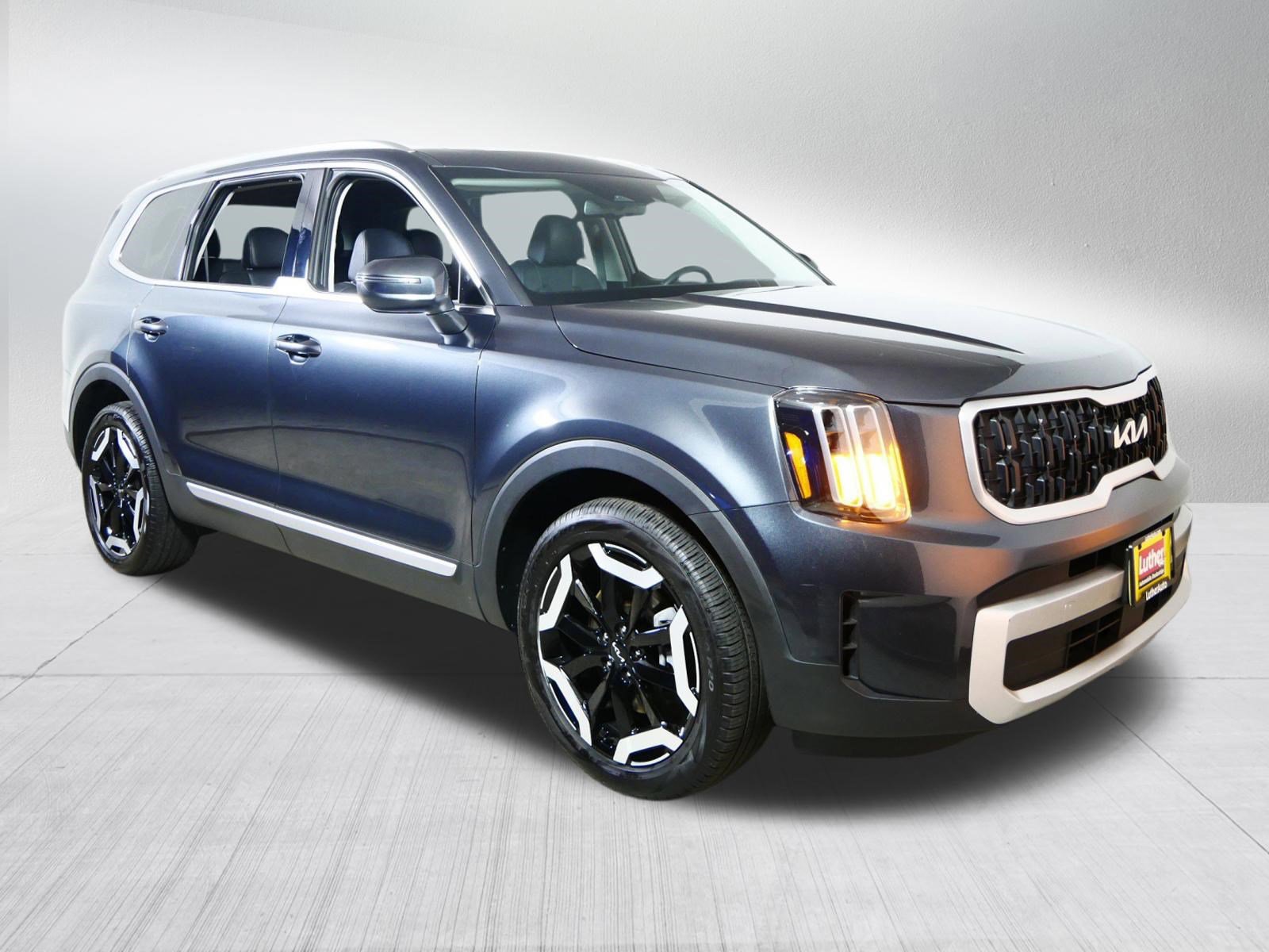 Used 2024 Kia Telluride EX w/ EX Captain's Chair Package image 1