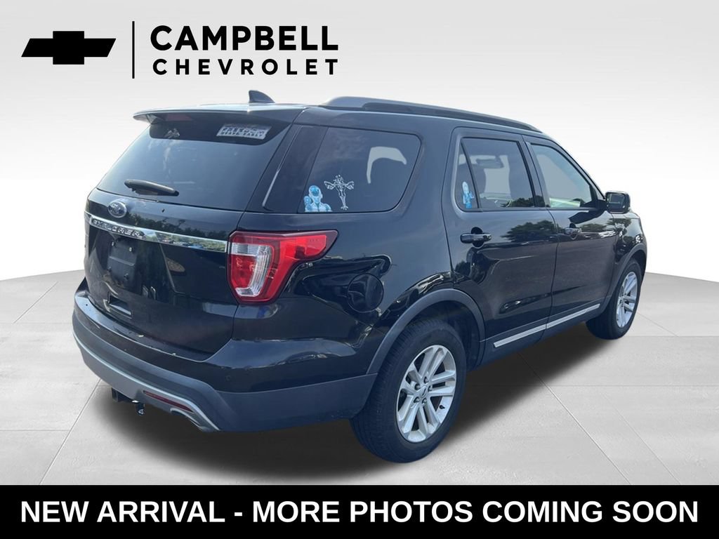 Used 2017 Ford Explorer XLT w/ Equipment Group 202A FWD image 5