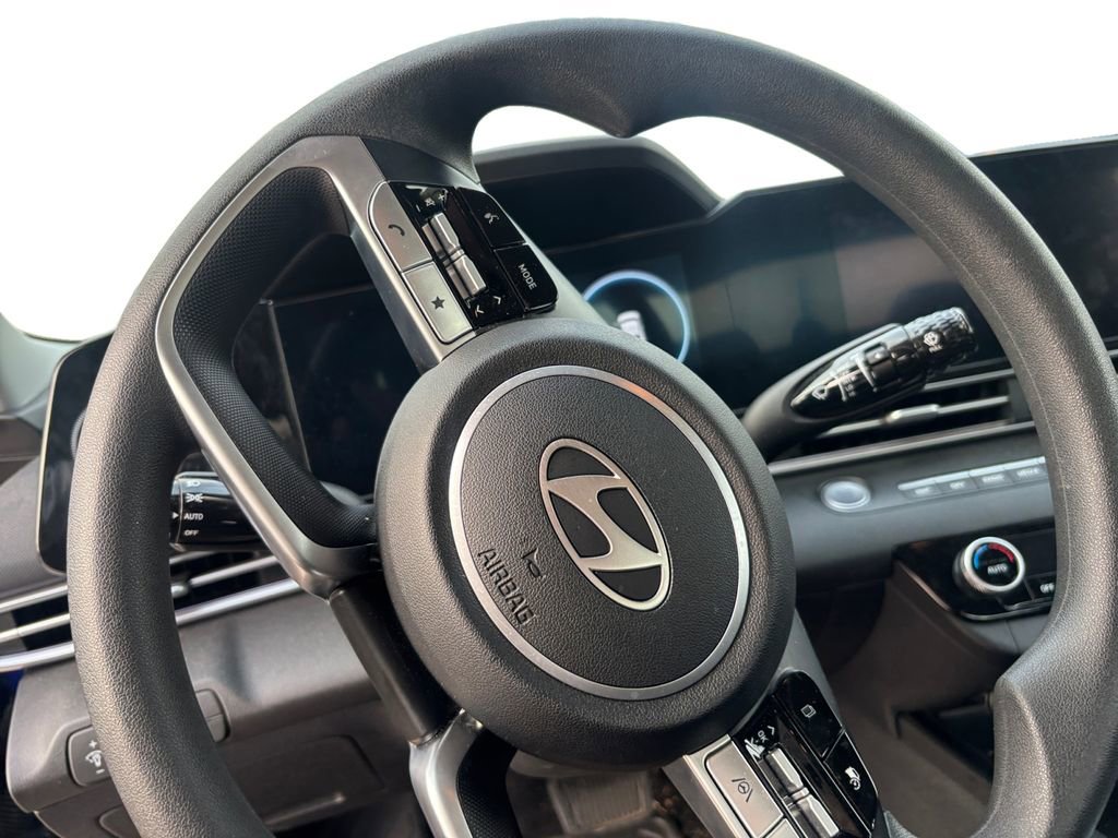 Used 2024 Hyundai Elantra SEL image 12