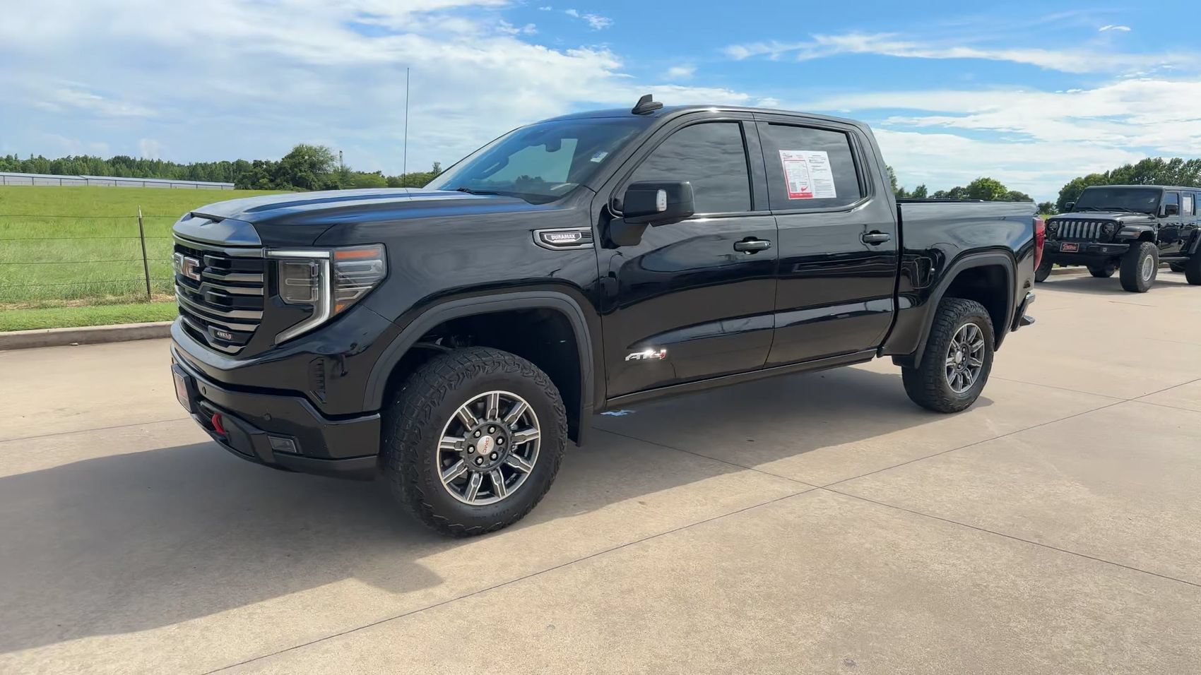 Used 2024 GMC Sierra 1500 AT4 w/ AT4 Preferred Package AWD/4WD image 5