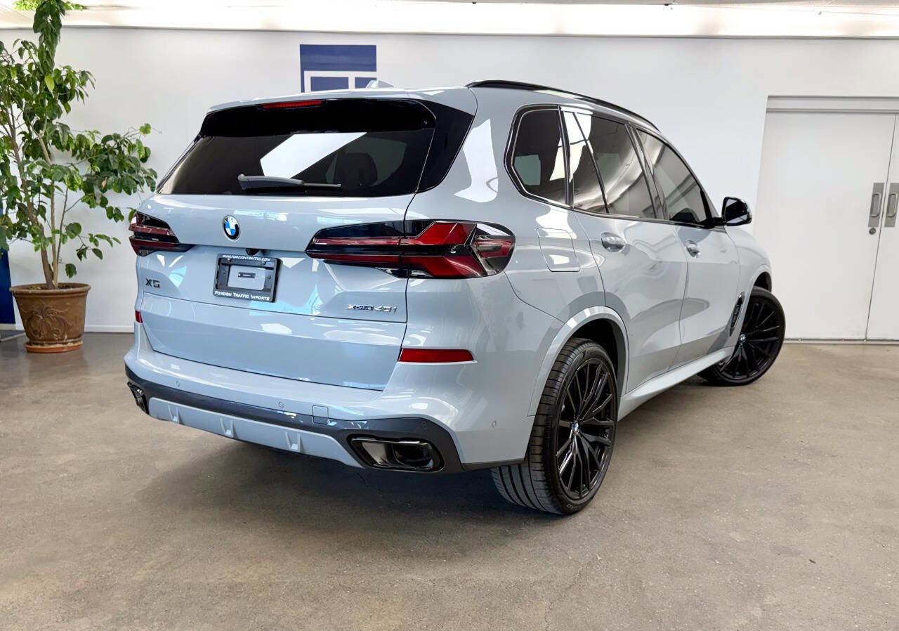 Used 2025 BMW X5 xDrive40i w/ M Sport Package image 32