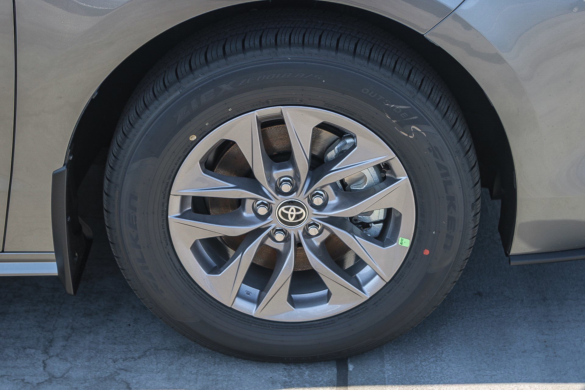 New 2026 Toyota Sienna LE image 11