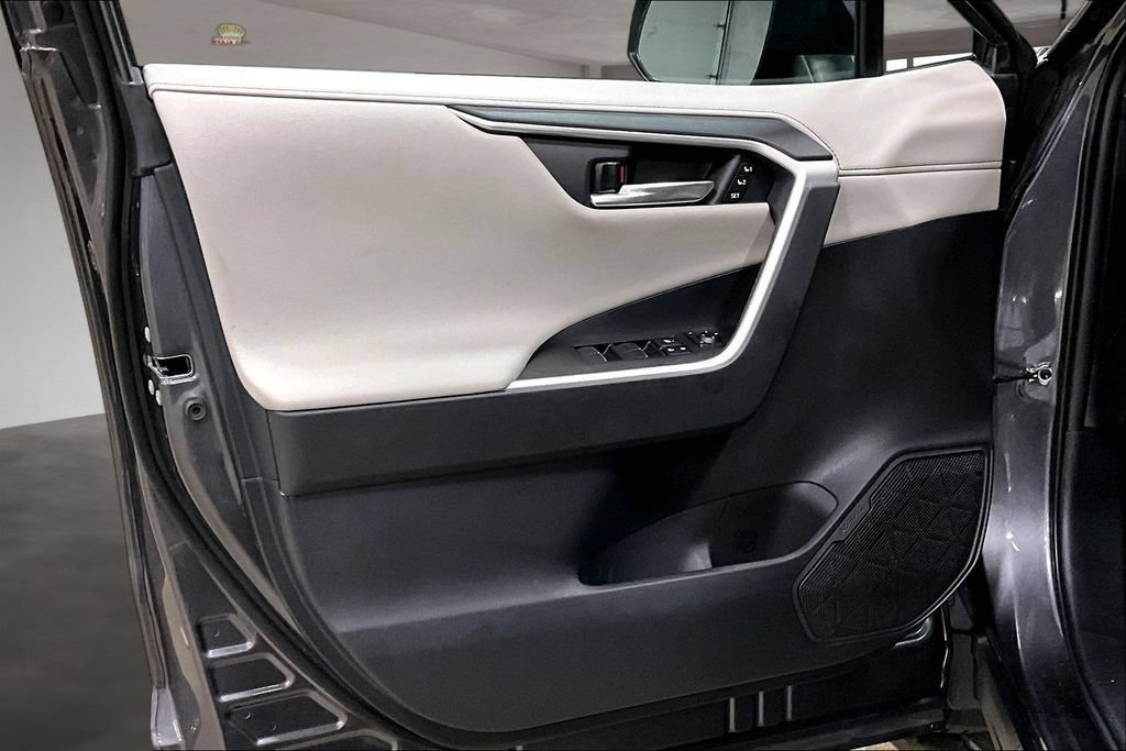 Used 2021 Toyota RAV4 Limited AWD/4WD image 20