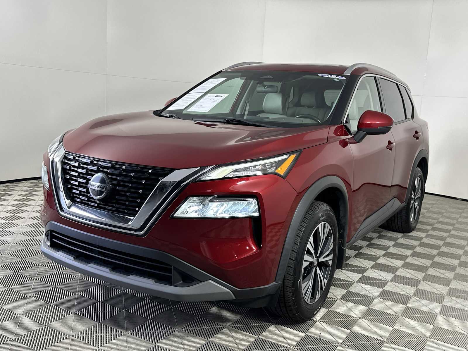Used 2021 Nissan Rogue SV w/ Premium Package FWD image 4