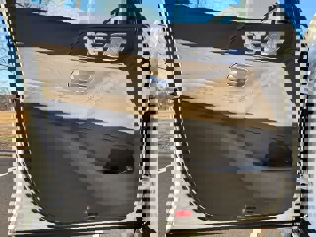 Used 2020 Mercedes-Benz GLE 350 4MATIC w/ Premium Package image 13