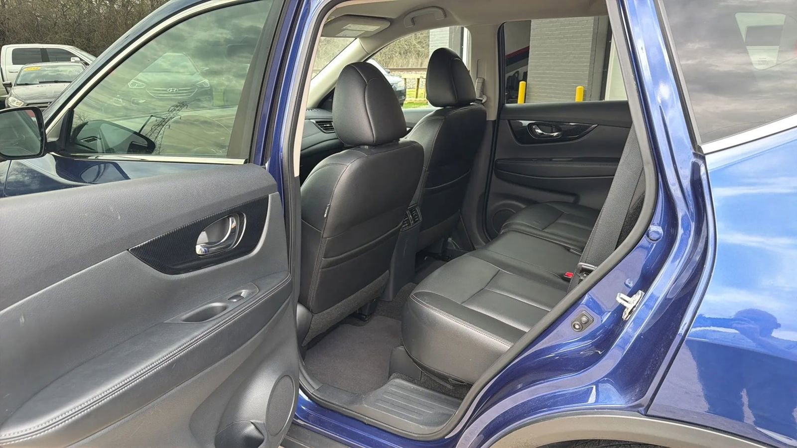 Used 2018 Nissan Rogue SL image 11