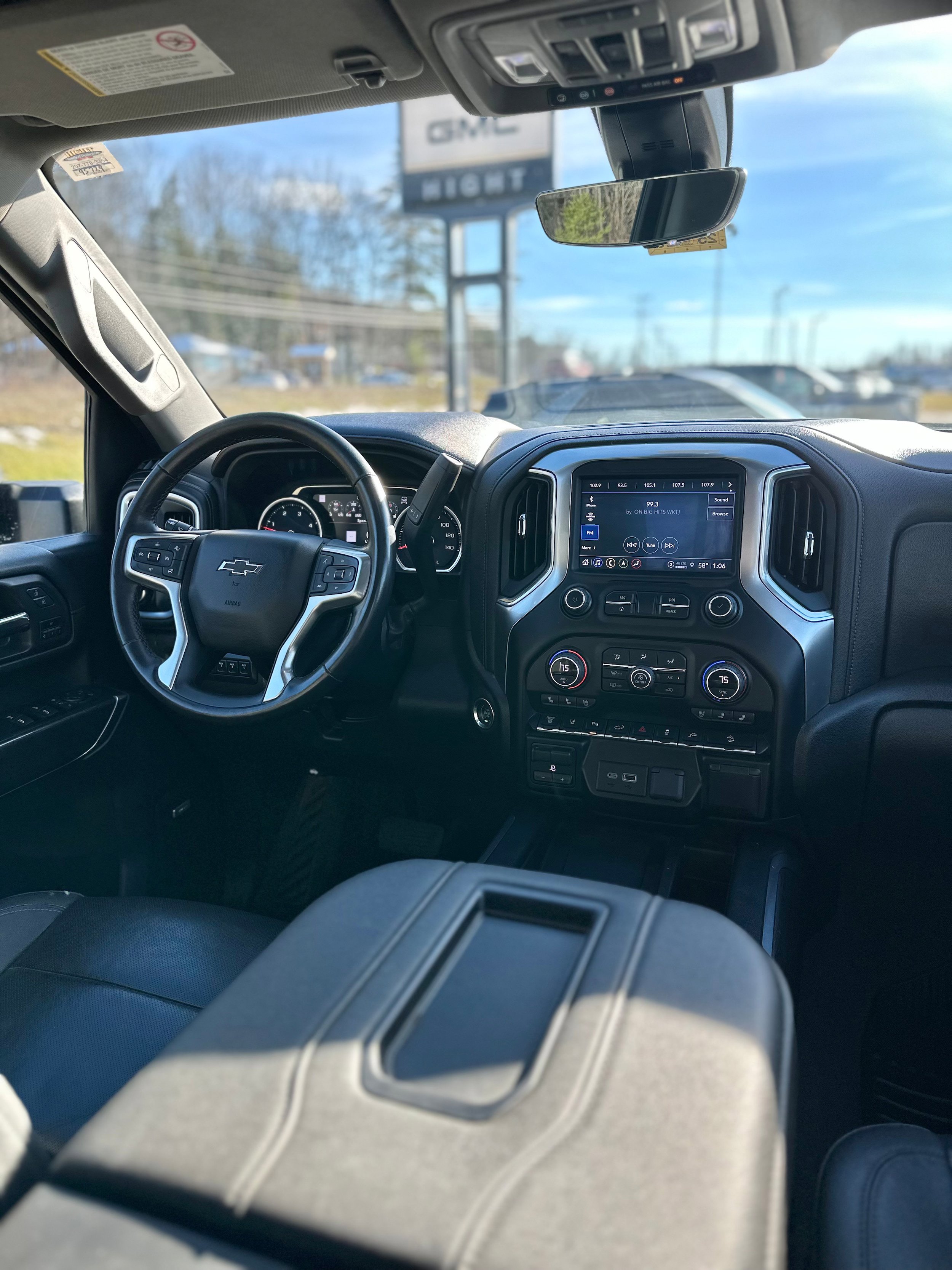 Used 2022 Chevrolet Silverado 3500 LTZ w/ LTZ Plus Package AWD/4WD image 21