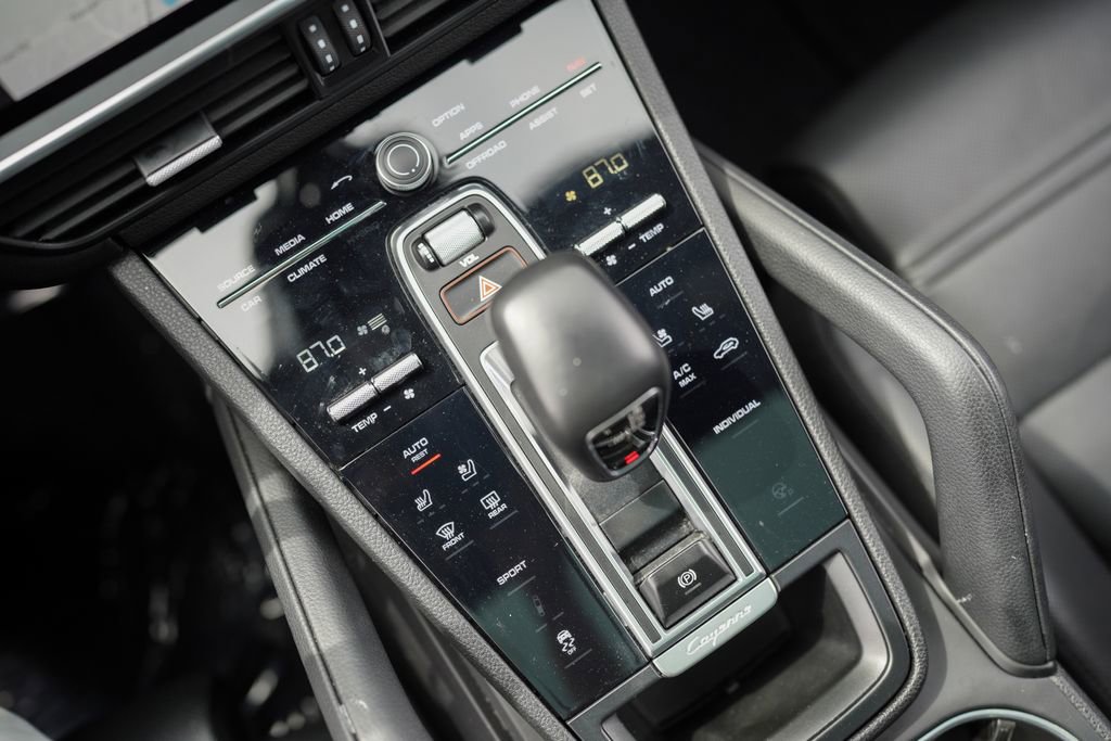 Used 2022 Porsche Cayenne Platinum Edition image 34