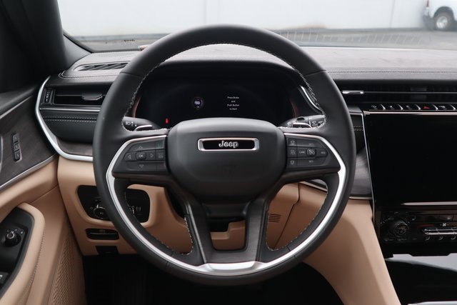 New 2025 Jeep Grand Cherokee L Limited w/ Trailer Tow Package image 4