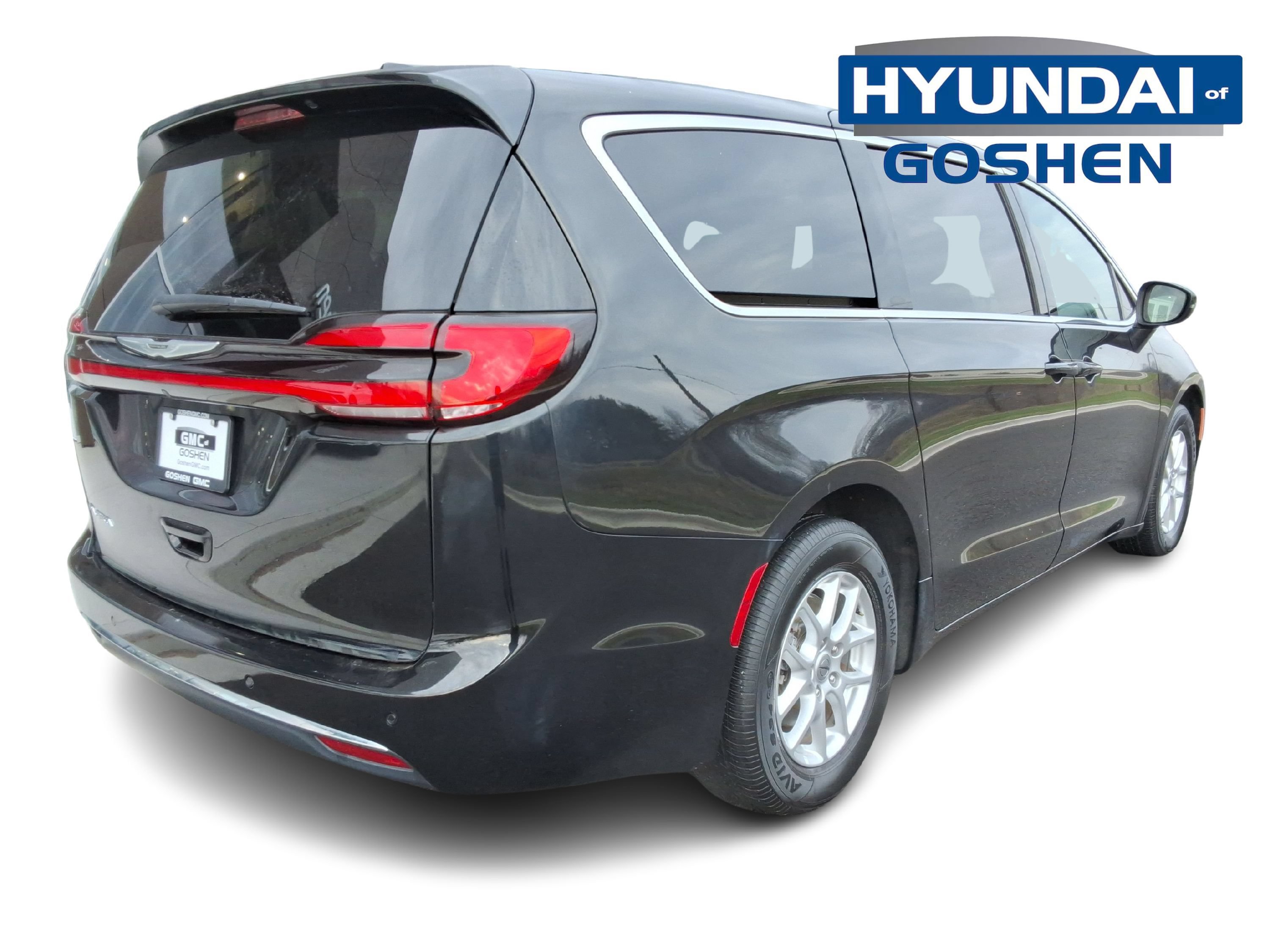 Used 2023 Chrysler Pacifica Touring FWD image 9