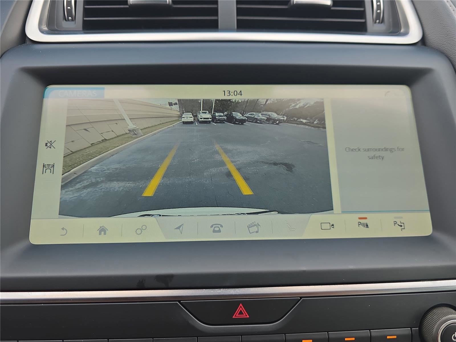 Used 2020 Jaguar E-PACE SE image 23