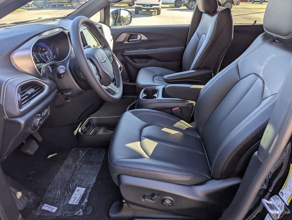 New 2026 Chrysler Pacifica Select image 13