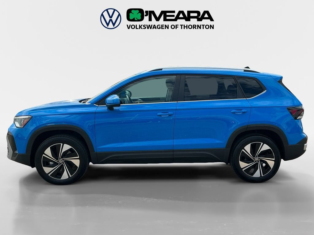 Used 2025 Volkswagen Taos SE w/ Panoramic Sunroof Package AWD/4WD image 2