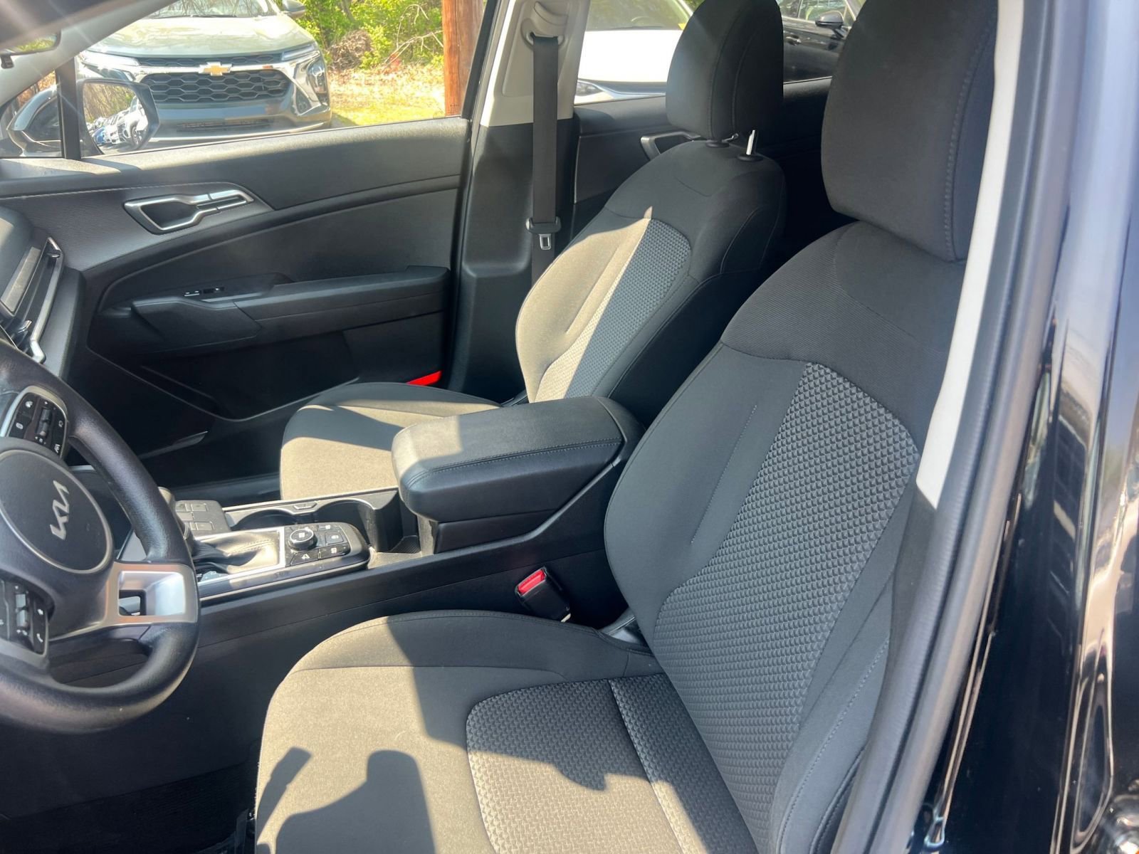 Used 2025 Kia Sportage LX image 31