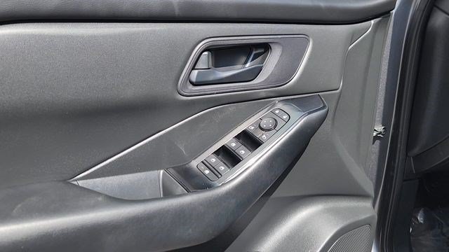 Used 2024 Nissan Rogue S AWD/4WD image 30